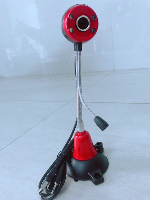 webcam chân dài màu đỏ và đen Apple
